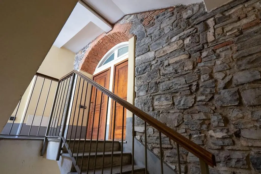 Alloggio Del 1400 Nel Cuore Del Centro Storico A 2 Min Dal Porto E Con 2 Bici Gratuite Como Apartment