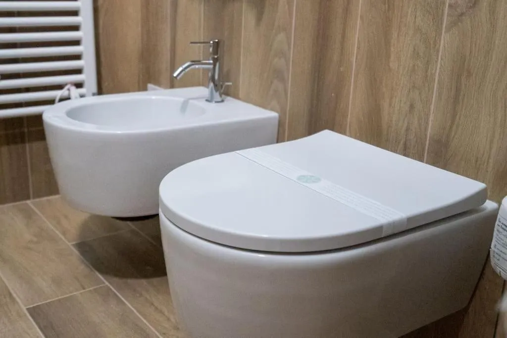 Apartment Alloggio Del 1400 Nel Cuore Del Centro Storico A 2 Min Dal Porto E Con 2 Bici Gratuite Como