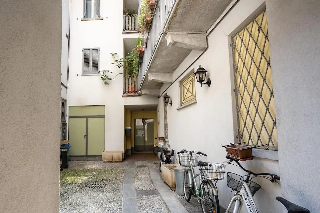 Apartment Alloggio Del 1400 Nel Cuore Del Centro Storico A 2 Min Dal Porto E Con 2 Bici Gratuite Como