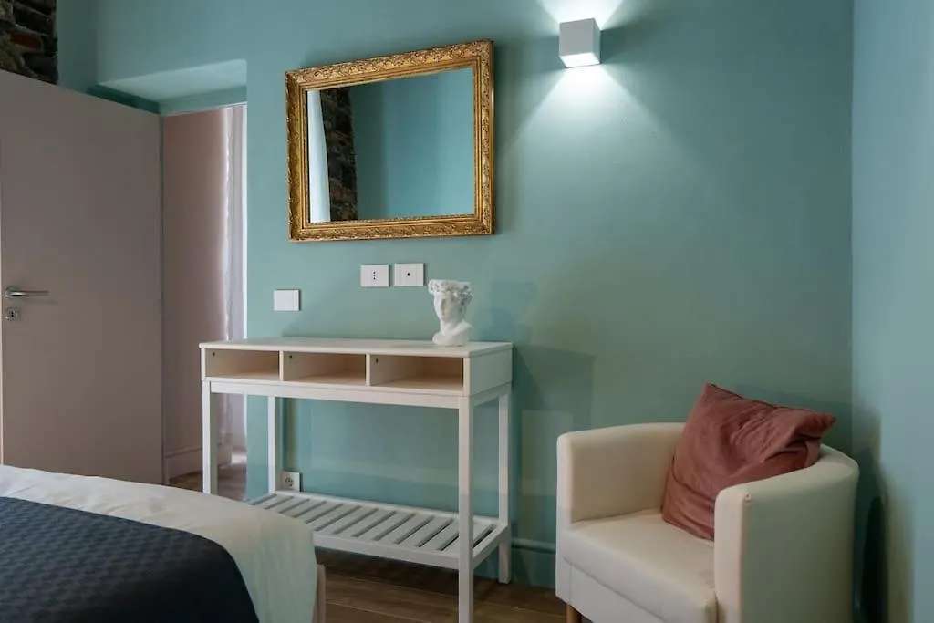 Apartment Alloggio Del 1400 Nel Cuore Del Centro Storico A 2 Min Dal Porto E Con 2 Bici Gratuite Como