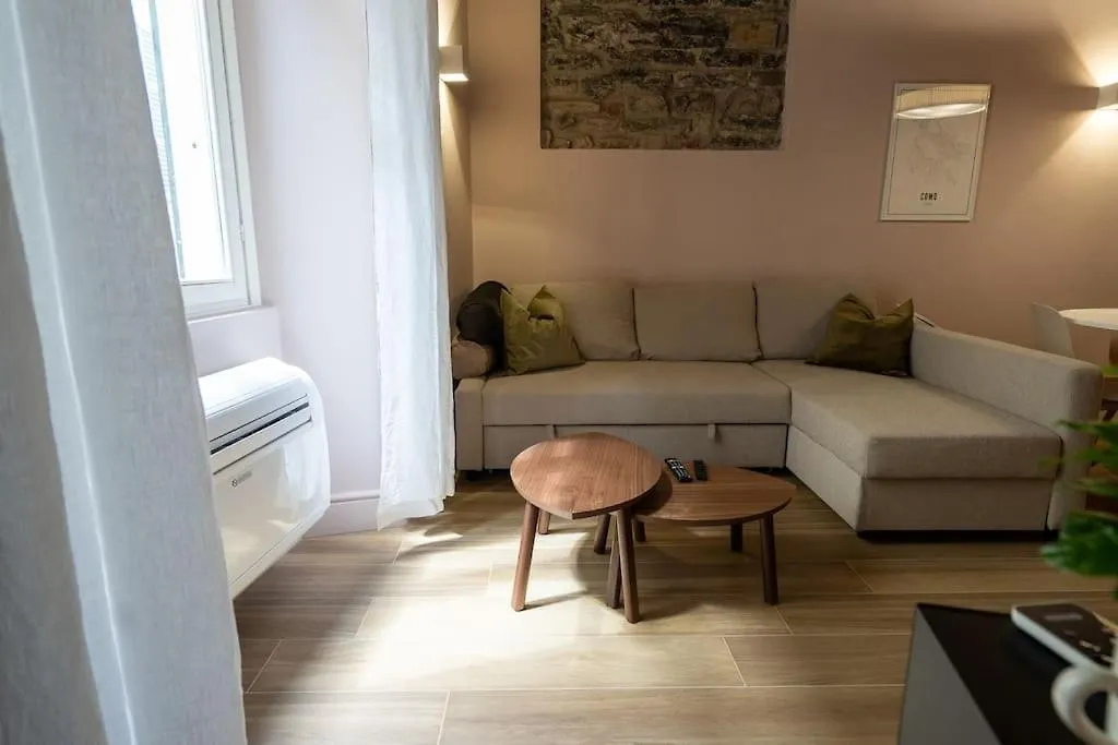 Apartment Alloggio Del 1400 Nel Cuore Del Centro Storico A 2 Min Dal Porto E Con 2 Bici Gratuite Como