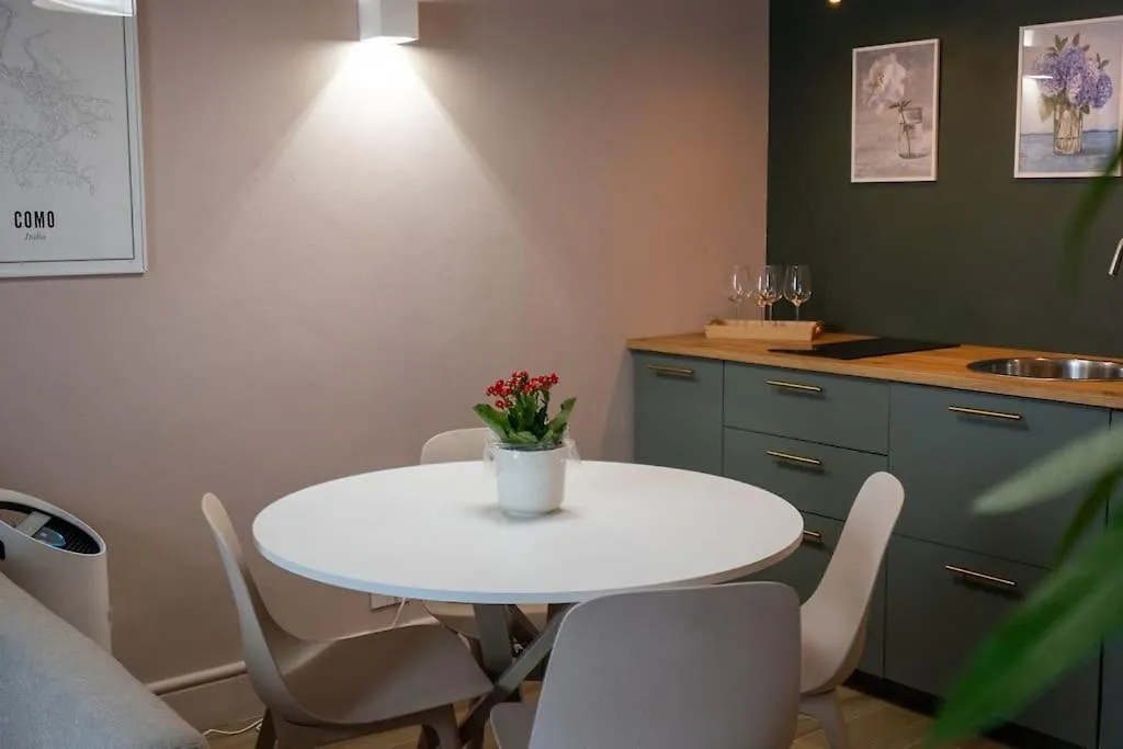 Apartment Alloggio Del 1400 Nel Cuore Del Centro Storico A 2 Min Dal Porto E Con 2 Bici Gratuite Como