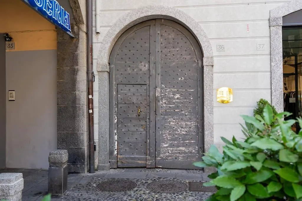 Apartment Alloggio Del 1400 Nel Cuore Del Centro Storico A 2 Min Dal Porto E Con 2 Bici Gratuite Como