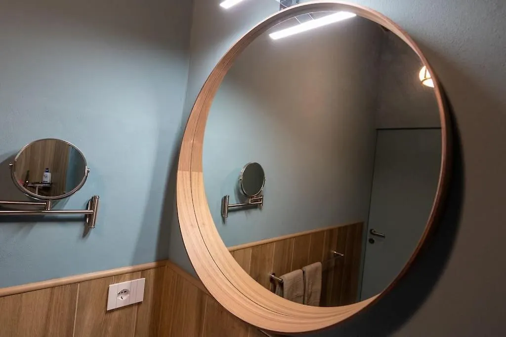 Alloggio Del 1400 Nel Cuore Del Centro Storico A 2 Min Dal Porto E Con 2 Bici Gratuite Como Apartment