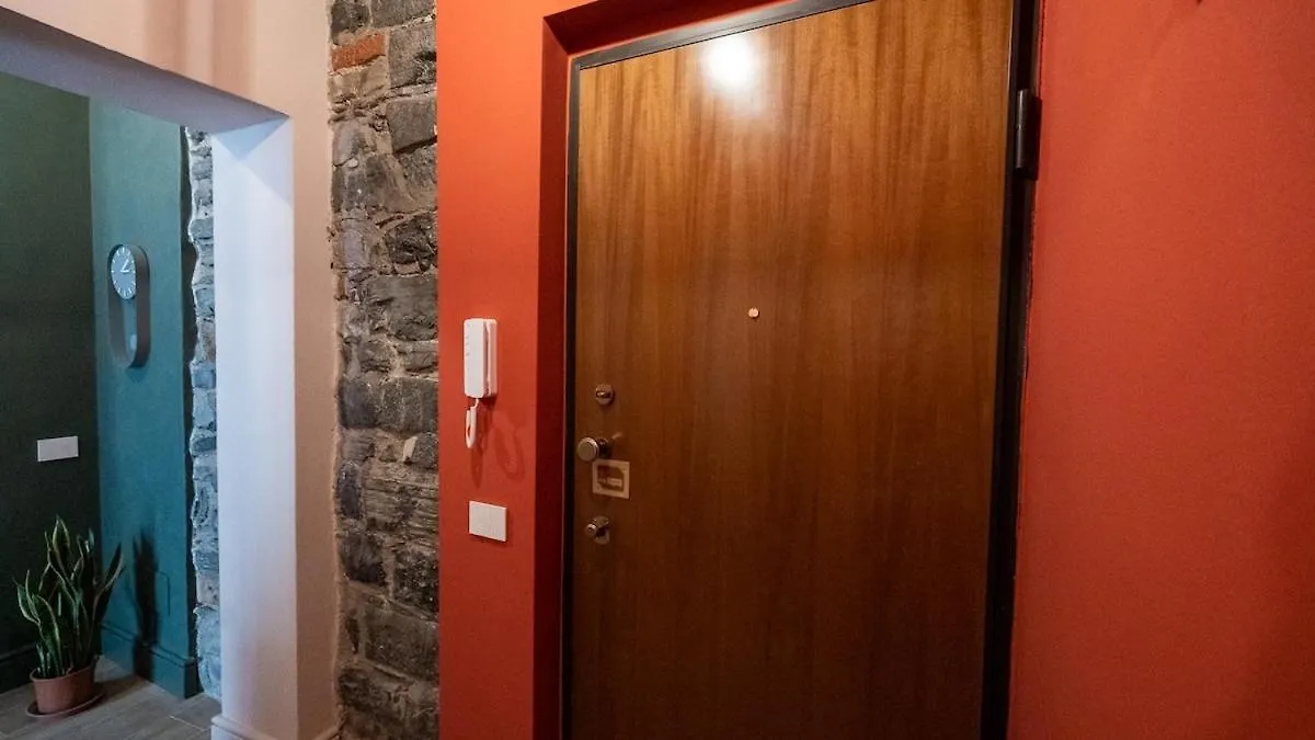 Alloggio Del 1400 Nel Cuore Del Centro Storico A 2 Min Dal Porto E Con 2 Bici Gratuite Como 0*,  Italy