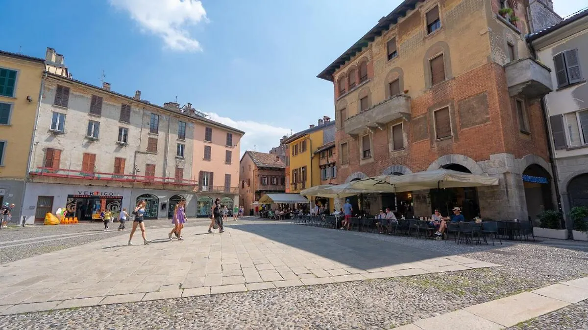 Apartment Alloggio Del 1400 Nel Cuore Del Centro Storico A 2 Min Dal Porto E Con 2 Bici Gratuite Como Italy