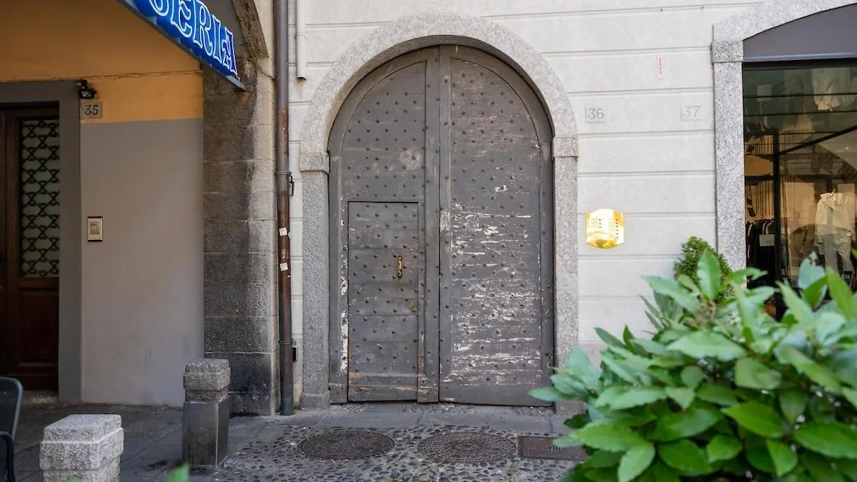 Alloggio Del 1400 Nel Cuore Del Centro Storico A 2 Min Dal Porto E Con 2 Bici Gratuite Como Italy