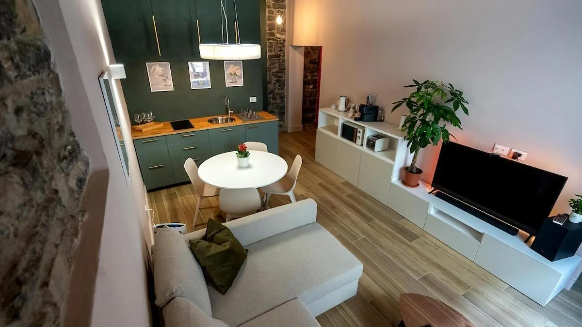 Alloggio Del 1400 Nel Cuore Del Centro Storico A 2 Min Dal Porto E Con 2 Bici Gratuite Como Apartment