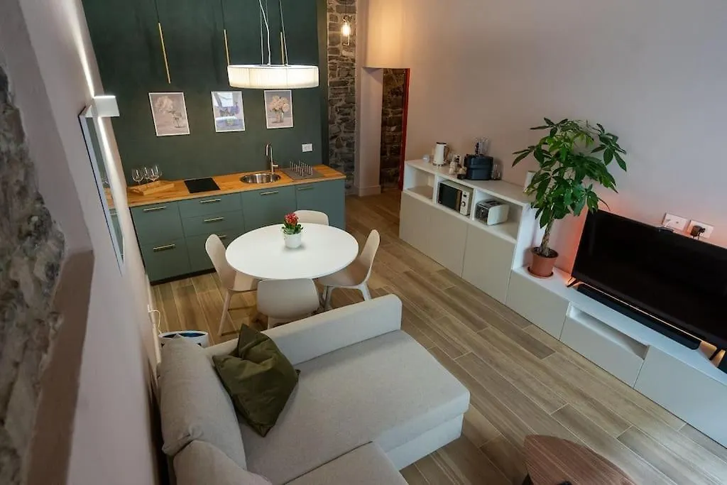 Alloggio Del 1400 Nel Cuore Del Centro Storico A 2 Min Dal Porto E Con 2 Bici Gratuite Como Apartment
