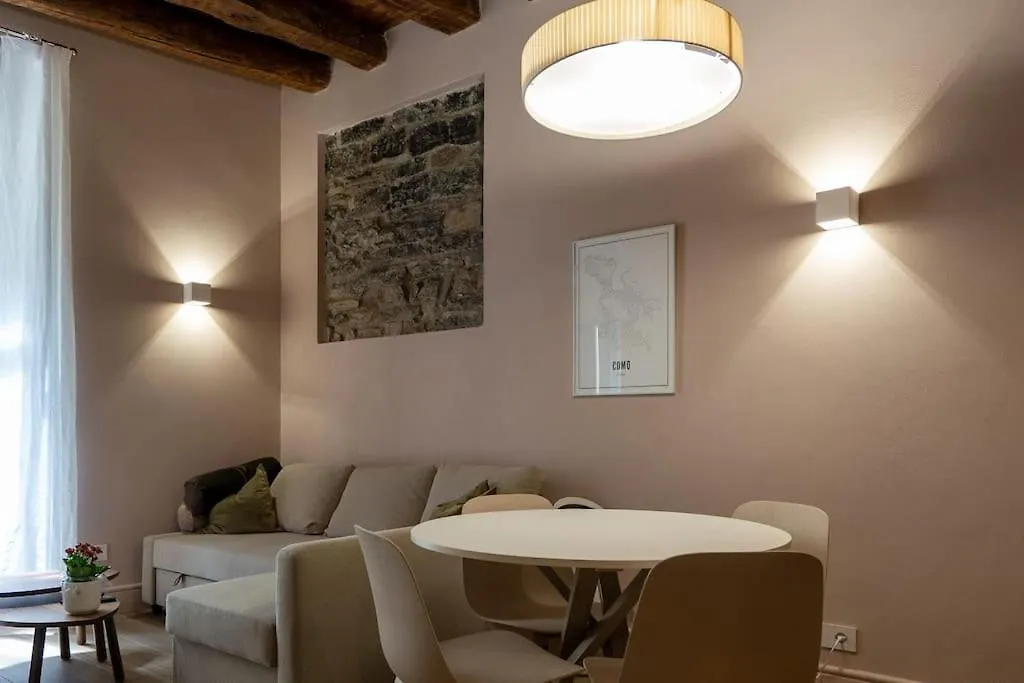 Alloggio Del 1400 Nel Cuore Del Centro Storico A 2 Min Dal Porto E Con 2 Bici Gratuite Como Apartment