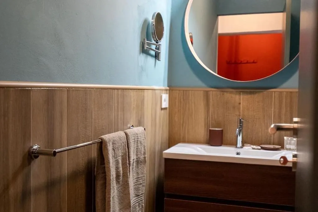Apartment Alloggio Del 1400 Nel Cuore Del Centro Storico A 2 Min Dal Porto E Con 2 Bici Gratuite Como