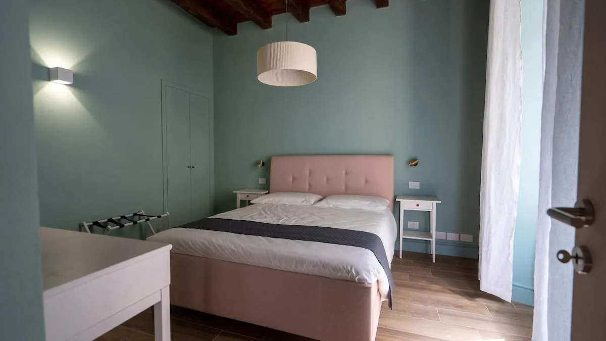 Apartment Alloggio Del 1400 Nel Cuore Del Centro Storico A 2 Min Dal Porto E Con 2 Bici Gratuite Como